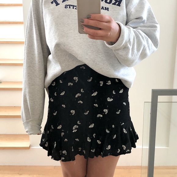 Forever 21 Dresses & Skirts - Trendy Forever 21 Black Fan Mini Skirt